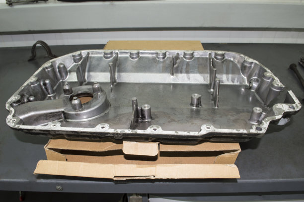 内燃机的油底壳有缺陷图片下载