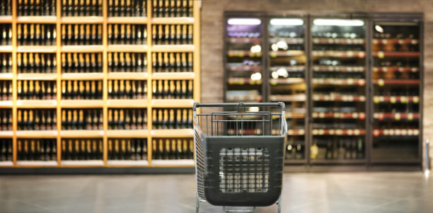 空荡荡的超市里空荡荡的购物车图片下载