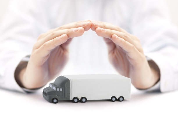 有手动保护的拖车的长卡车图片下载