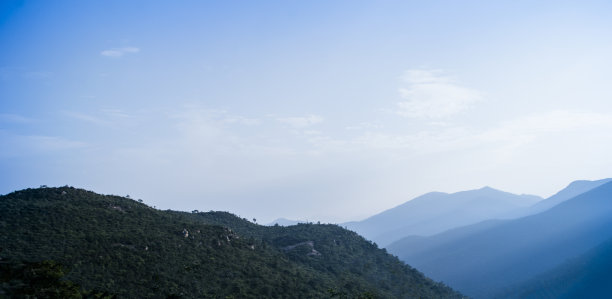 黄昏时的层层山峦图片下载