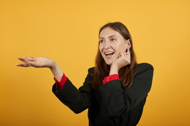 会说话的女性，用手做手势。人们的流言蜚语图片下载