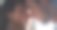 这对年轻情侣的真实照片是在一个阳光明媚的清晨在卧室里接吻。图片下载