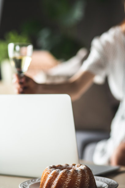 视频会议举杯庆祝图片下载