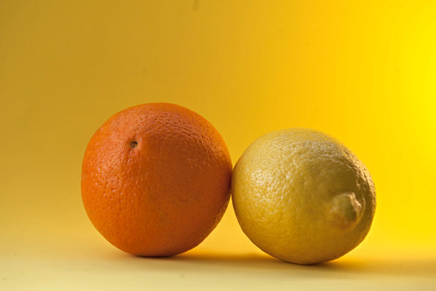 橙色和柠檬，黄色背景图片下载