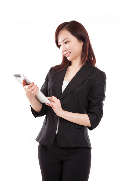 美丽的亚洲女商人在白色背景下使用数字平板电脑图片下载