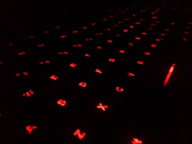 美丽和惊人的RGB led键盘。图片下载