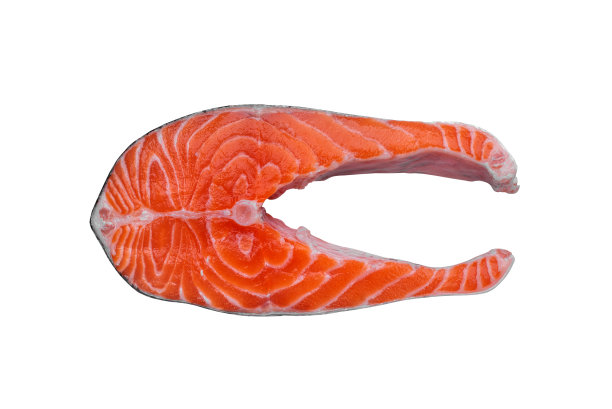 白色背景上孤立的鲑鱼排。图片下载