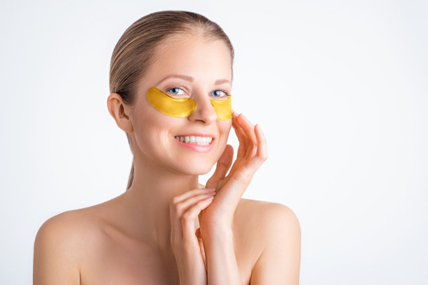 美容，皮肤护理，面部护理，水疗和在家自我护理的概念图片下载