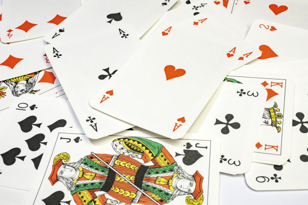 近距离纸牌上的白色背景图片下载