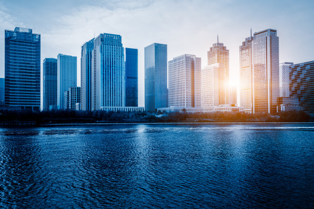 现代城市滨水区市中心天际线，中国图片下载