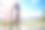 年轻女子在墙上锻炼的照片。健身妇女锻炼她的腹肌与吊腿抬高。健康。图片下载