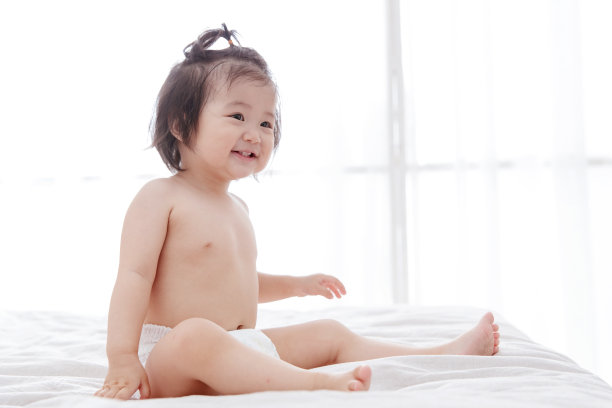 可爱的宝宝在玩图片下载