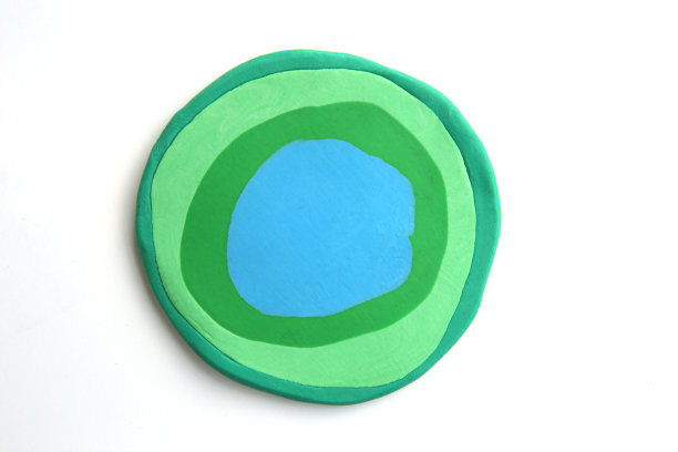 彩色的橡皮泥背景孤立在白色。图片下载