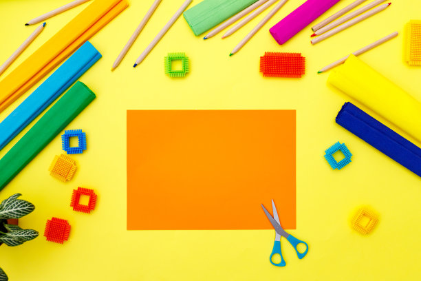 学校设备。各种学习用品。平的。“n图片下载