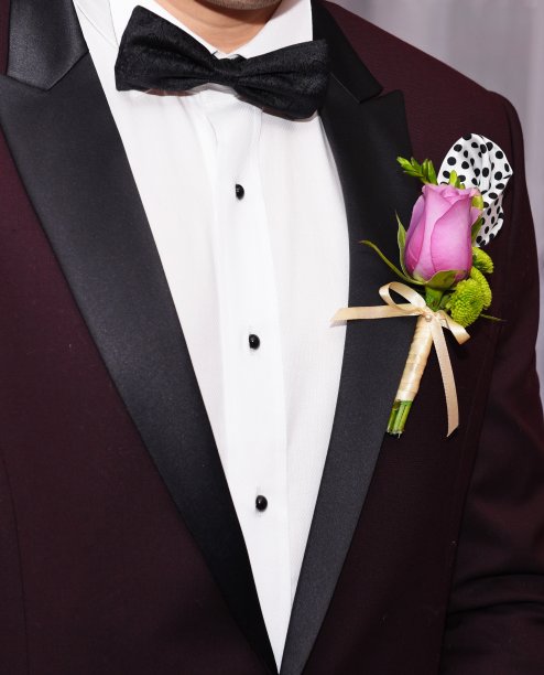 新郎，花扣孔图片下载