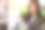一个美丽的年轻亚洲女人用笔记本电脑在网上教授商业课程图片下载