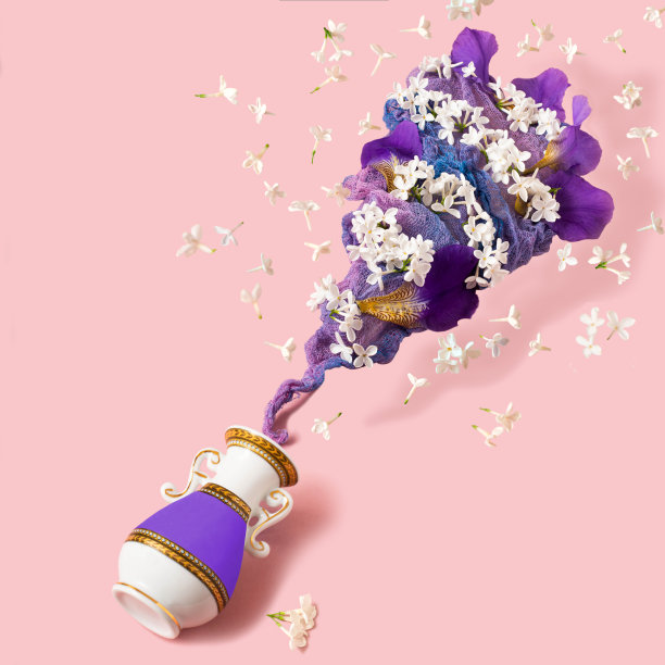 花漩涡从花瓶中升起图片下载