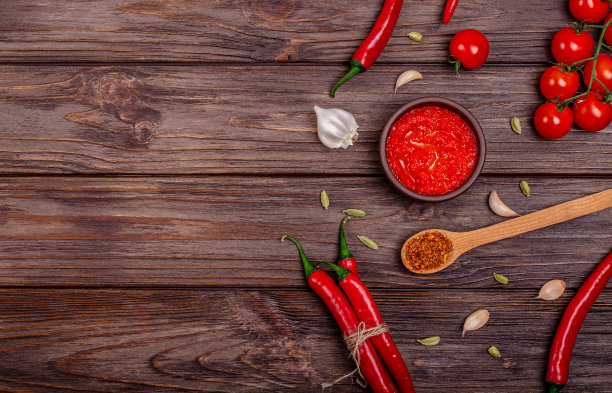 阿加瓦尔或品达尔红蔬菜酱或辣椒和番茄慕斯，俯视图图片下载