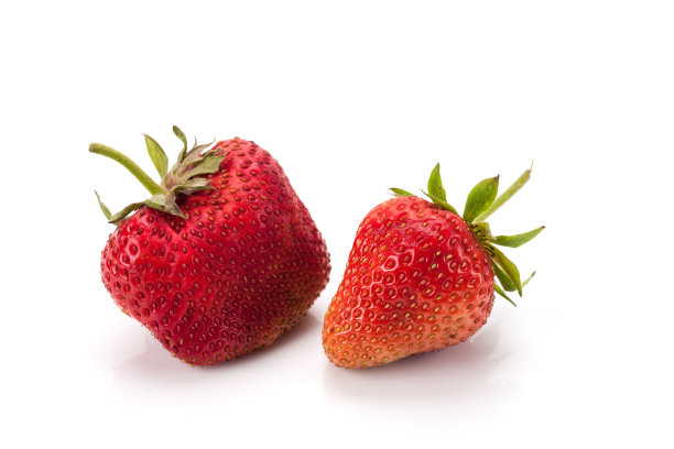 草莓用树叶。孤立在白色的图片下载