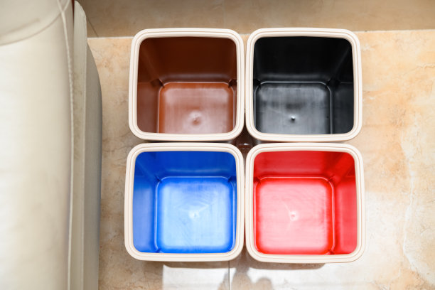 俯视图的垃圾分类垃圾箱图片下载