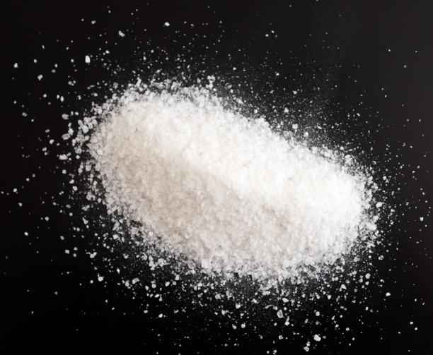 盐在黑色图片下载