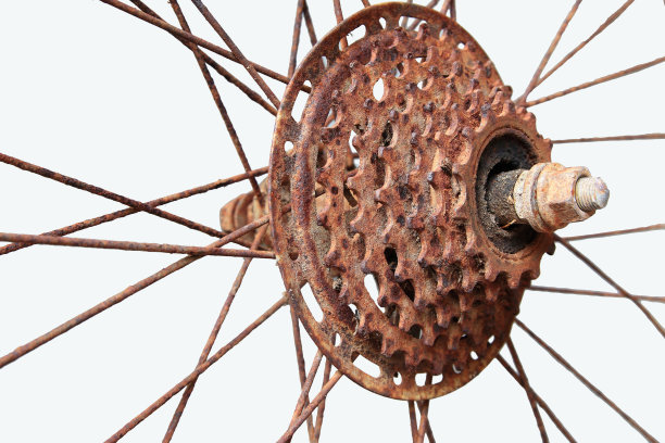 旧自行车齿轮生锈的物体孤立在白色背景上图片下载