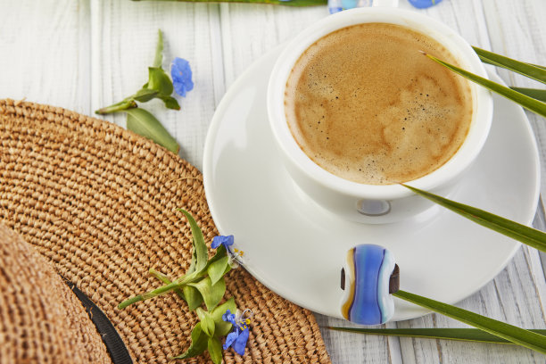 夏季饰品扁平风素材：咖啡、棕榈叶、帽子和戒指图片下载