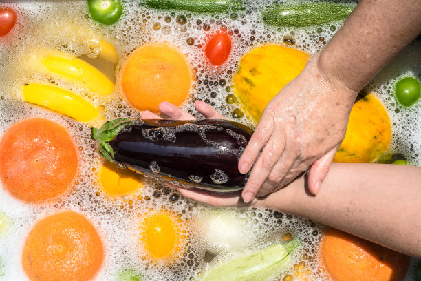 果蔬清洗，用于冠状病毒消毒。图片下载