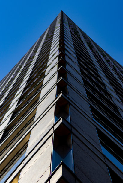 一个现代建筑立面的特写，英国伦敦图片下载