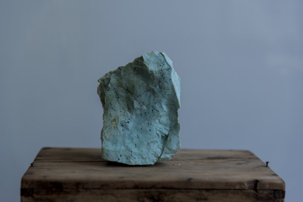 一系列未经加工的宝石图片下载