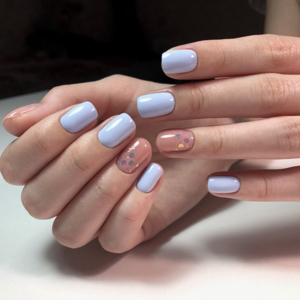 女人与肉色美甲与设计，近距离图片下载