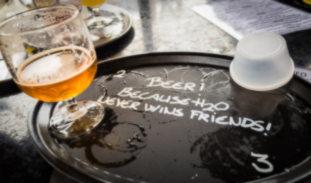 一杯比利时啤酒。图片下载