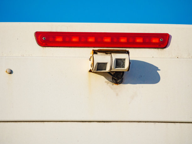 露营车后与后视镜。图片下载