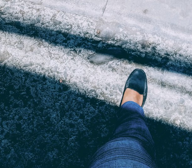 走出黑暗图片下载