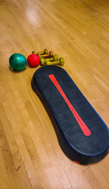 重量，球和台阶平台图片下载