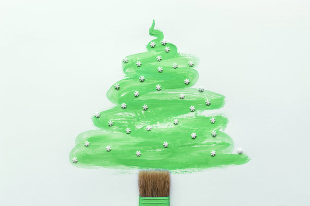 圣诞树手绘与糖雪花和刷子孤立的白色背景图片下载