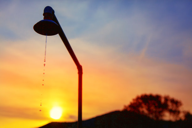 海滩上的流雨图片下载