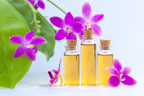 兰花精华放在漂亮的玻璃罐中图片下载