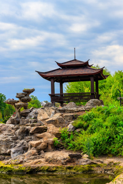 公园里美丽的日本凉亭图片下载