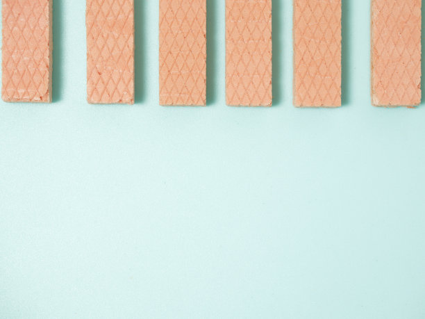 彩色背景上的粉色晶片图片下载