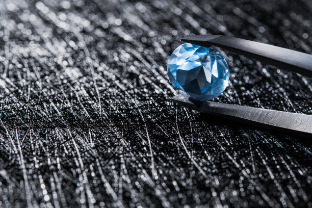 蓝色天然钻石石的特写照片图片下载