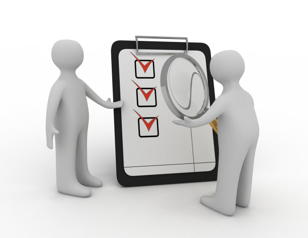 男子用放大镜检查检查清单图片下载