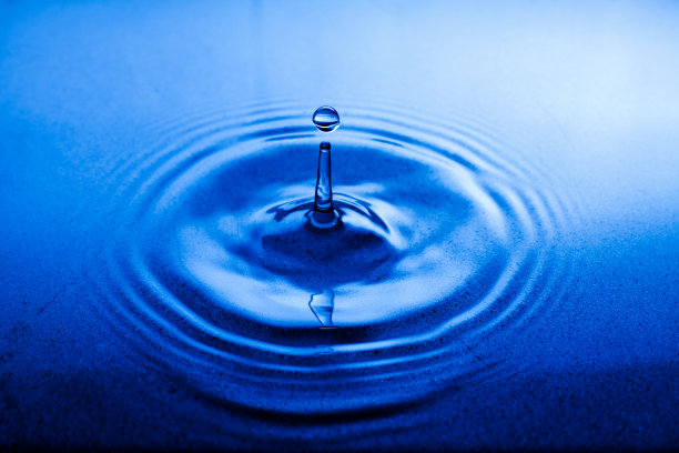 蓝色的水滴图片下载