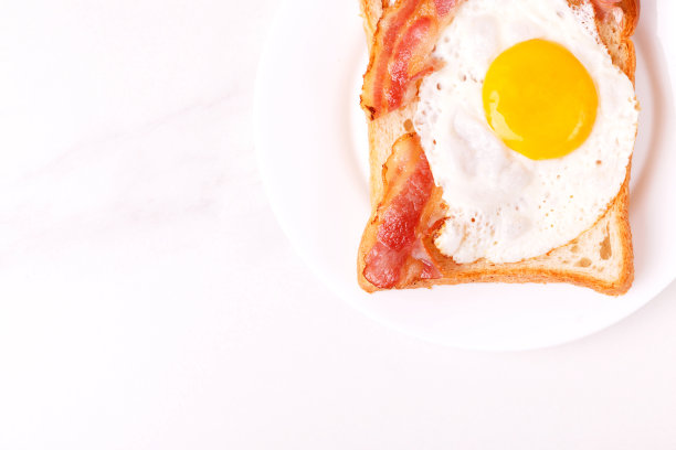 煎蛋和熏肉三明治图片下载