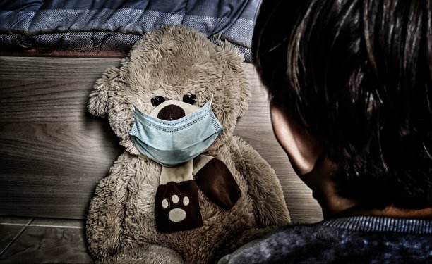 儿童和毛绒面具图片下载