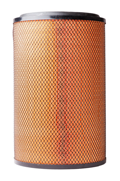 卡车的空气过滤器在将空气送入内燃机气缸和机油之前，将空气中的灰尘污染物清除干净。在车库或车间出售或更换的备件。图片下载