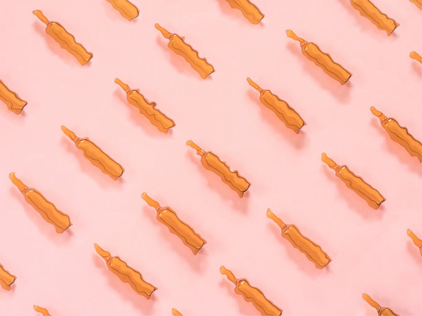 粉红色背景上不规则的安瓿图案图片下载