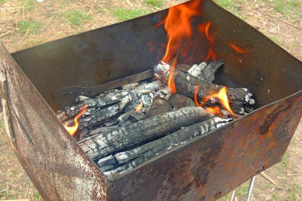 烧烤用的烧烤架图片下载