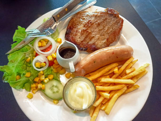 牛排和香肠图片下载