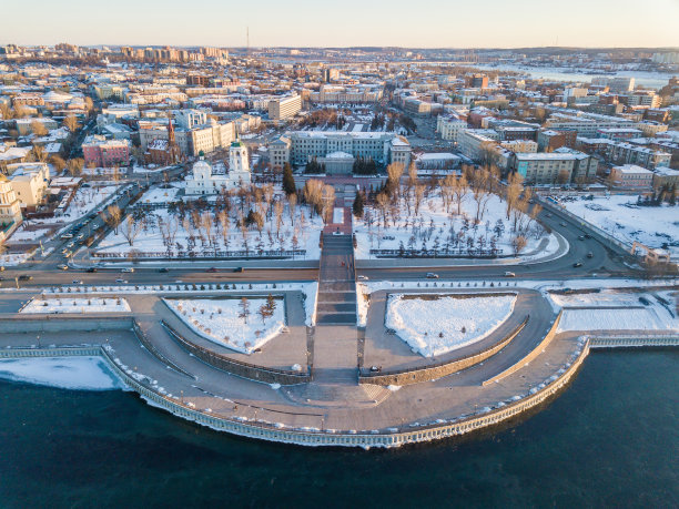 鸟瞰图伊尔库茨克城市景观与安加拉河。图片下载